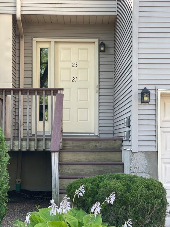 23 Chester Ln, Nanuet, NY 10954-3800