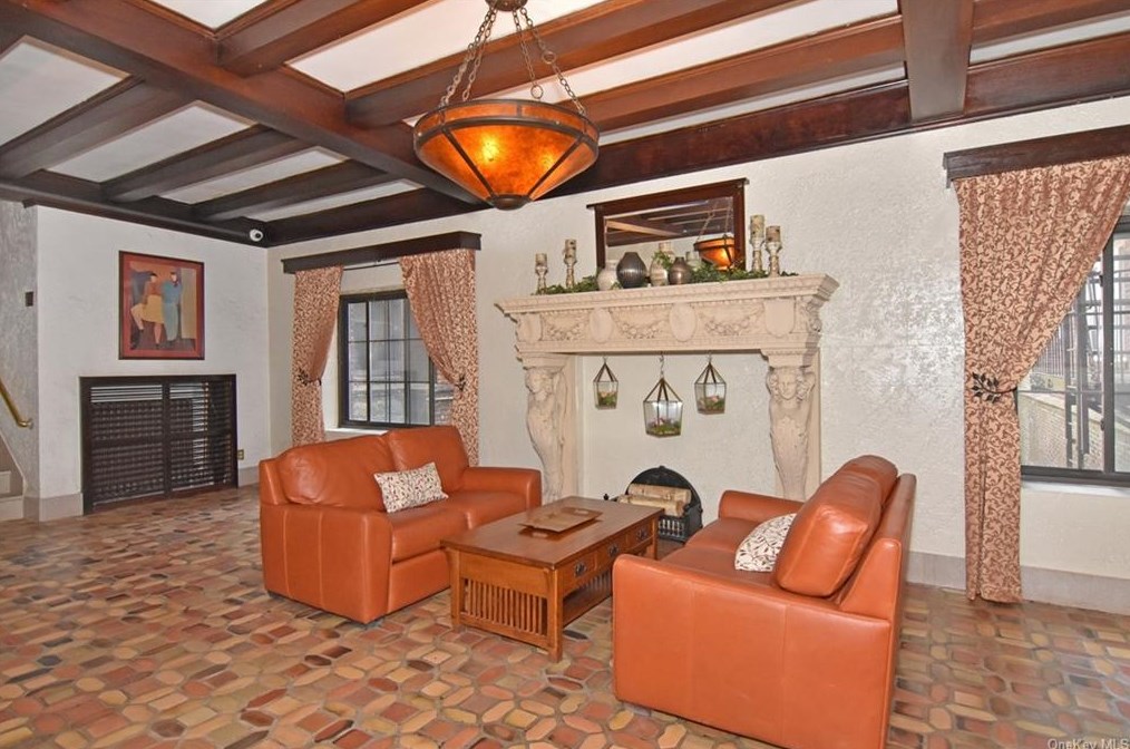 294 Bronxville Rd, Yonkers NY  10708-2850 exterior