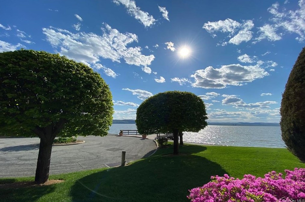 415 Half Moon Bay Dr, Croton on Hudson, NY 10520