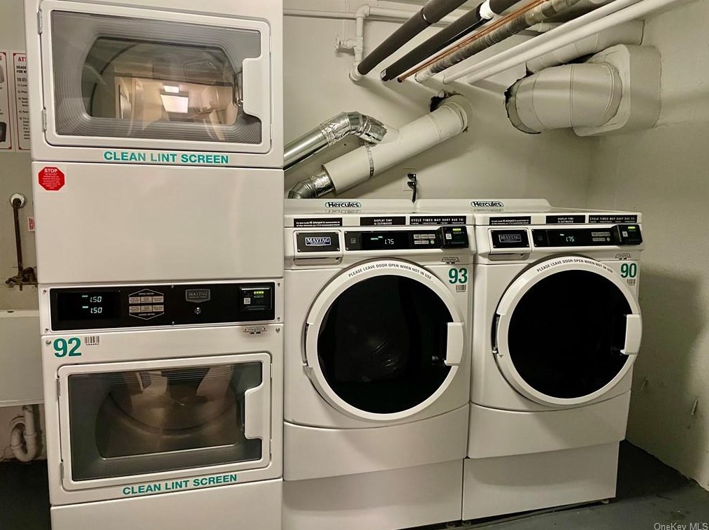 6 Charles Ln, Mount Ivy NY  10970-3084 exterior