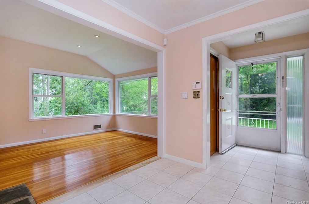2 Lorraine Pl, Scarsdale, NY 10583