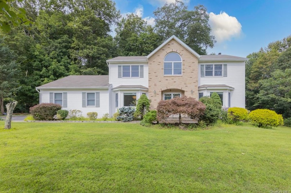 22 Ravenna Dr, Mount Ivy, NY 10970-3609