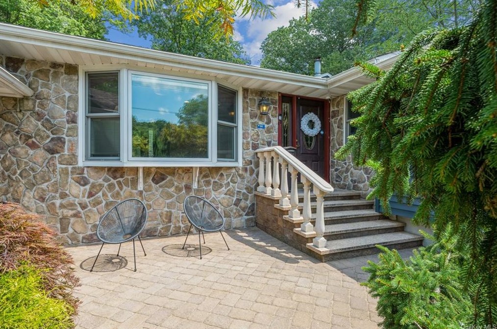 30 Greenwood Dr, New City, NY 10956-2548