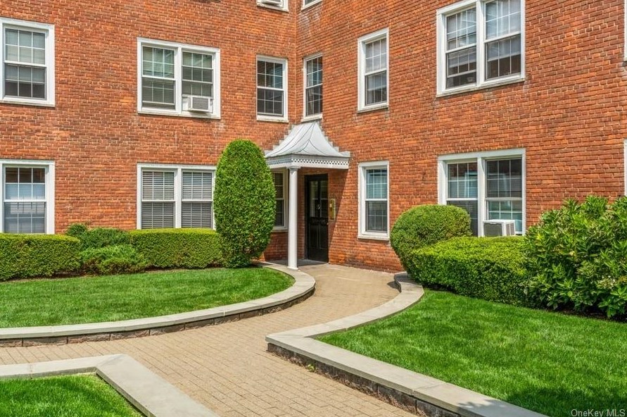 1815 Palmer Ave #1r, Larchmont, NY 10538
