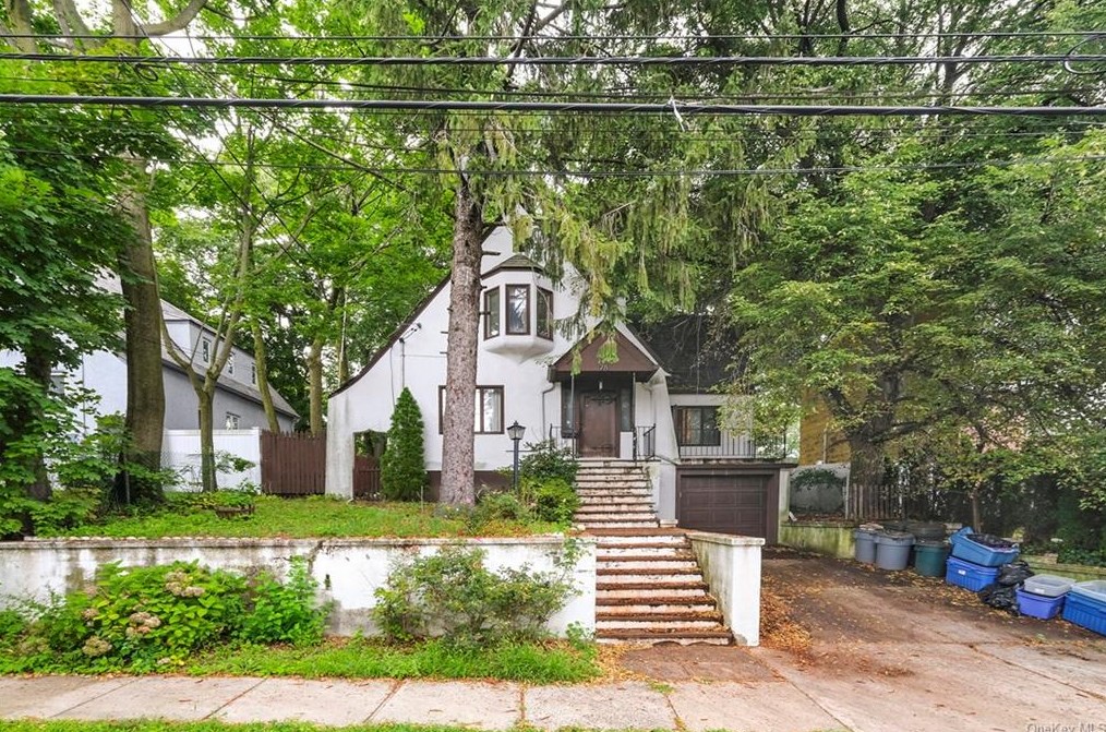 76 Buckingham Rd, Yonkers, NY 10701-6716