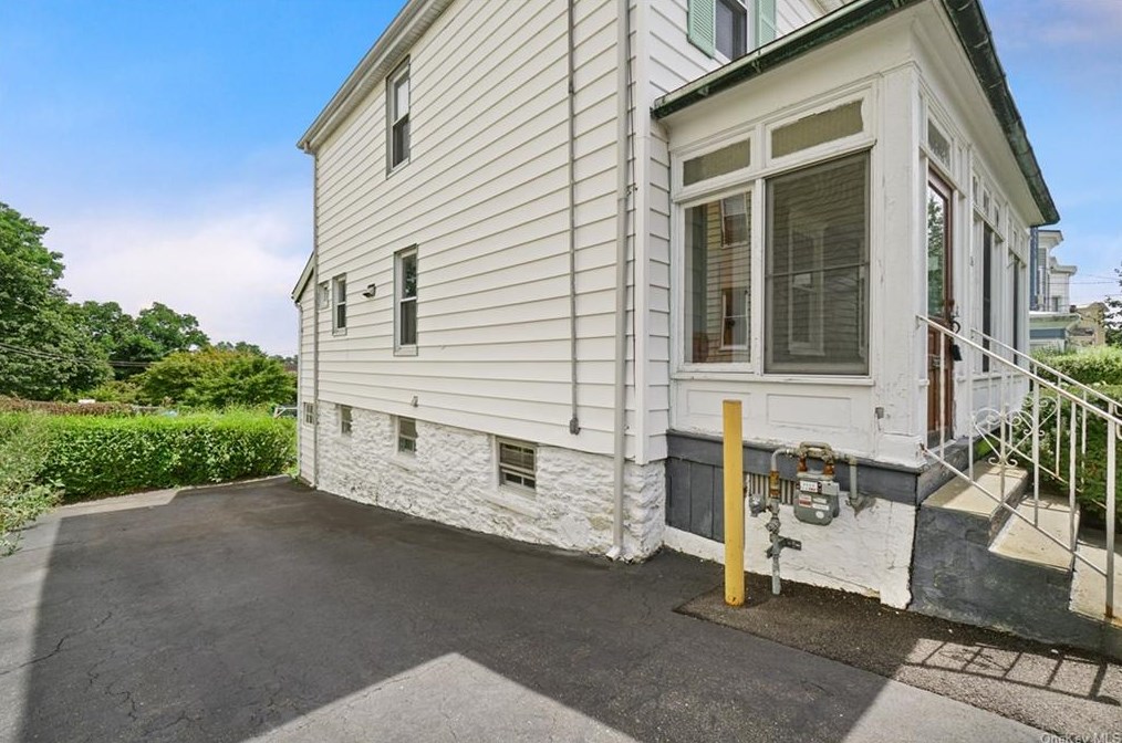 30 Alder St, Yonkers, NY 10701-4502