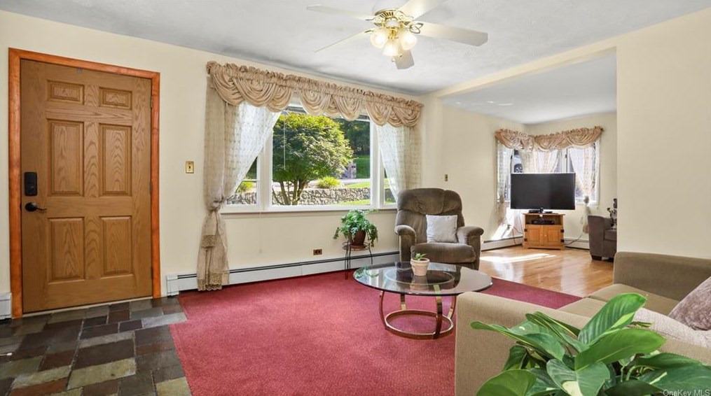 36 Trolley Rd, Cortlandt Manor, NY 10567-1364