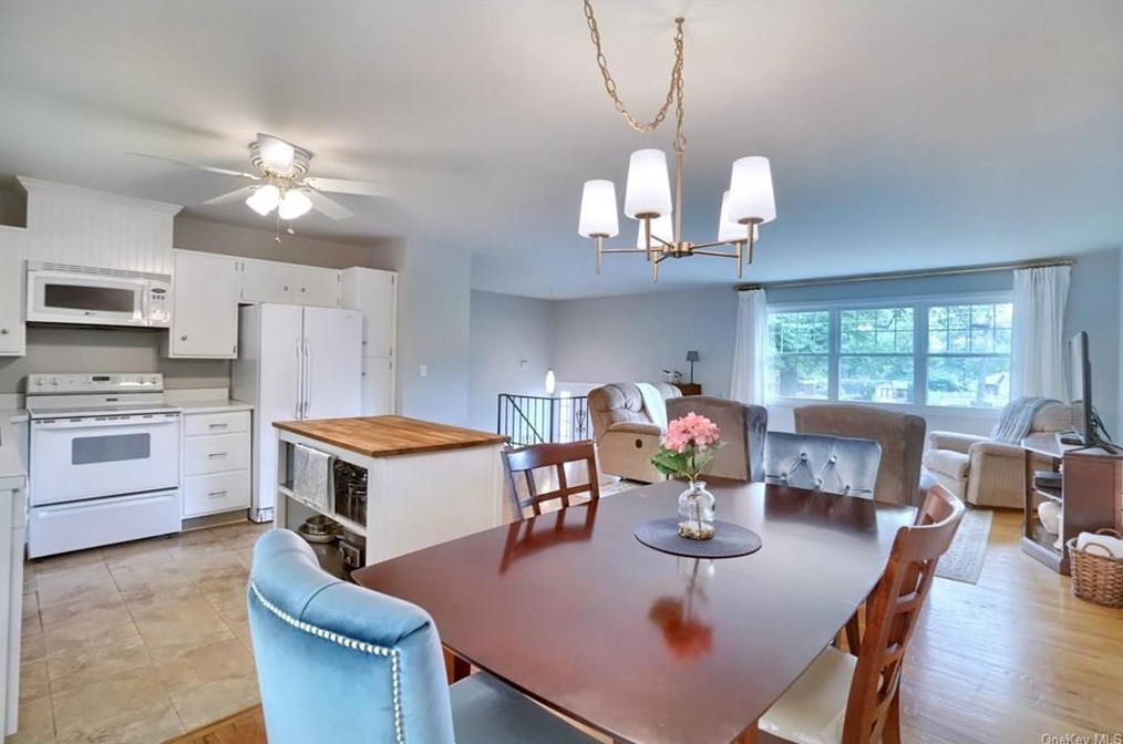 3 Oakcrest Dr, Goshen, NY 10924-1303