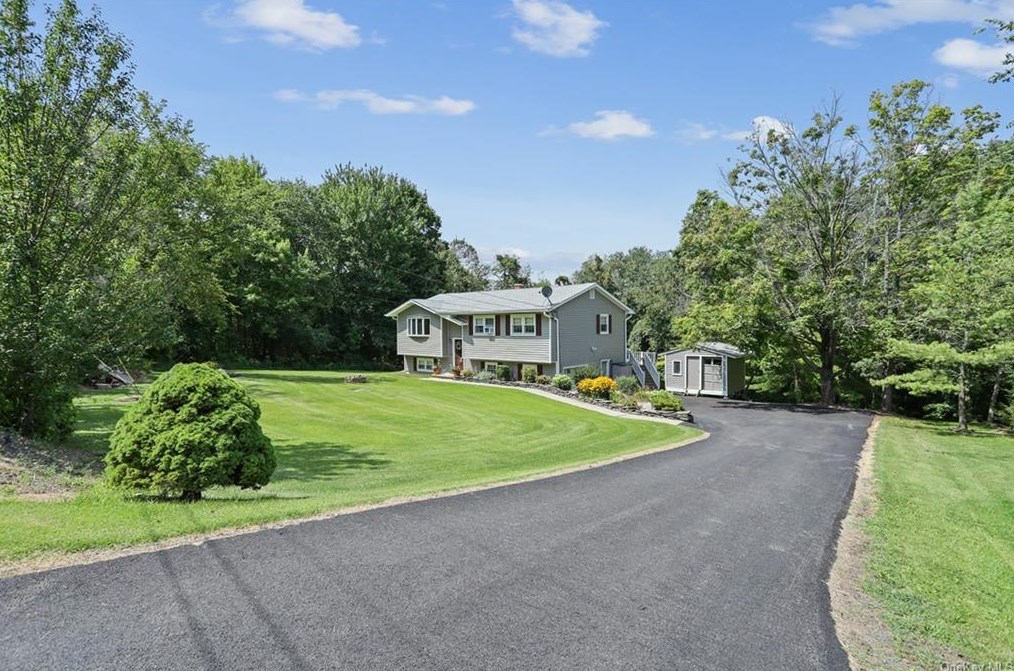 6 Vance Ln, Rock Tavern, NY 12575