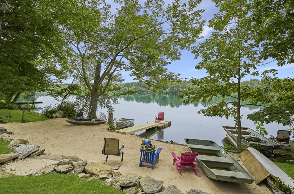 1572 Wenonah Trail, Mohegan Lake, NY 10547