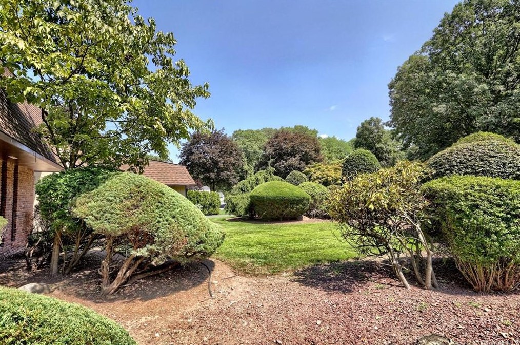 3 Sunderland Pl, Airmont, NY 10901