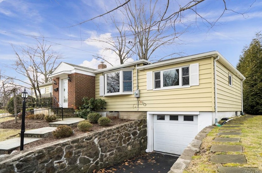 9 Holbrooke Rd, White Plains, NY 10605