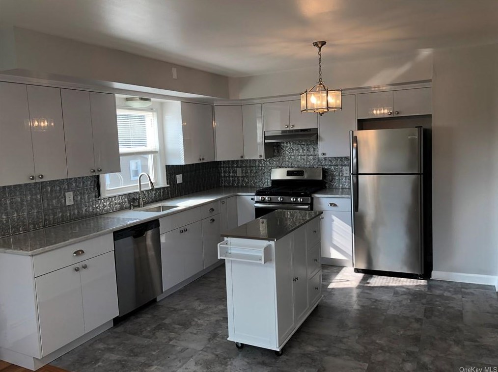 175 Lakeview Ave #2nd Floor, Valhalla, NY 10595