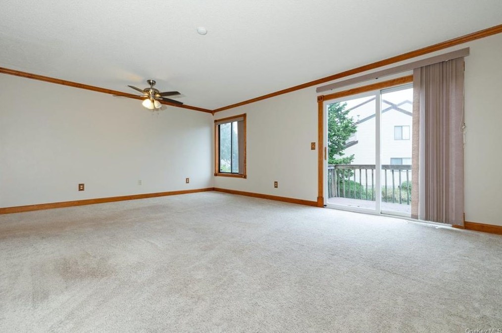 35 Vista Dr, Nanuet, NY 10954-3821