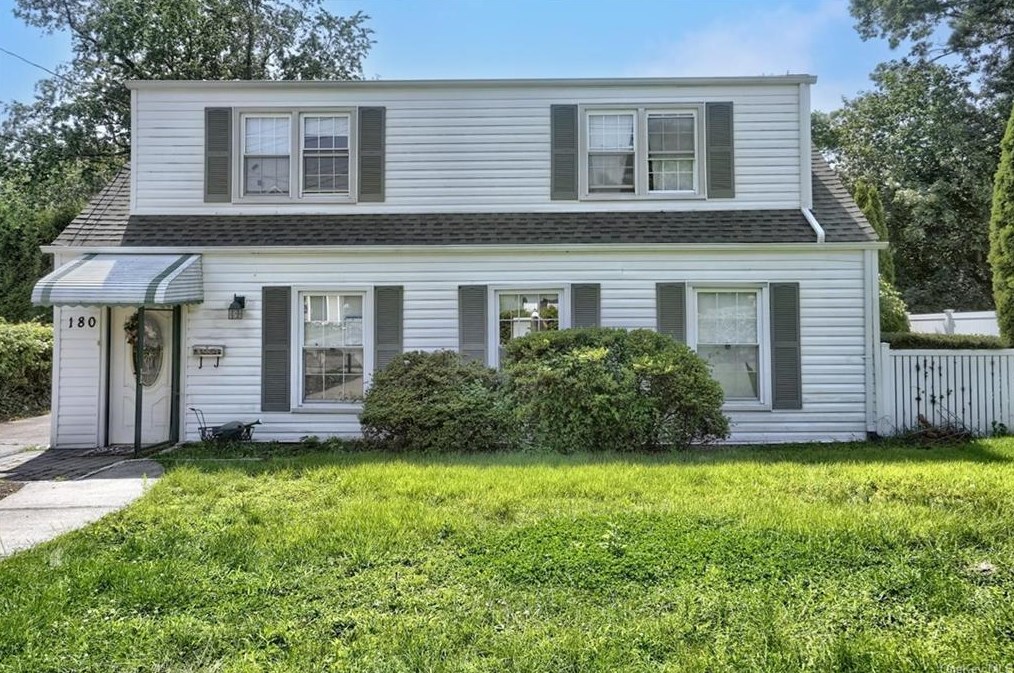 180 Jennifer Ln, Yonkers, NY 10710-1724