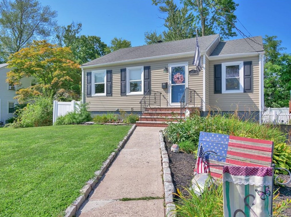 57 Brightwood Ave, Chestnut Ridge, NY 10965-1825