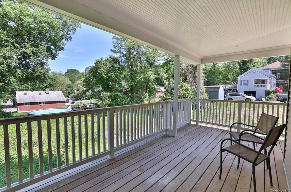 32 Locust Ave, Cortlandt Manor, NY 10567-4310