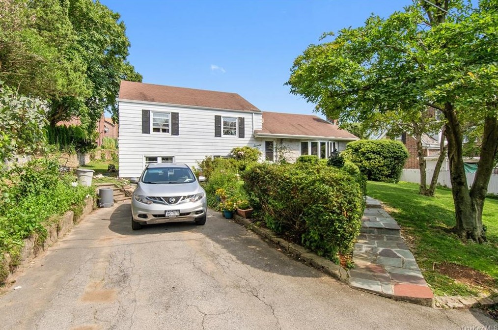 72 Algonquin Rd, Yonkers, NY 10710-5004