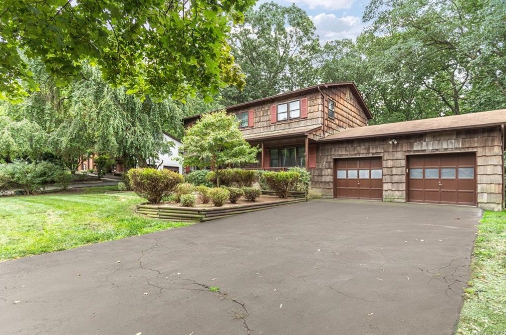43 Palisades Ct, Mount Ivy, NY 10970-2706