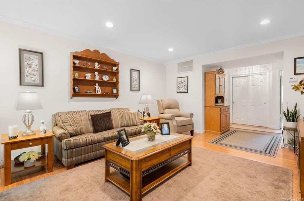 109 Village Rd #i, Yorktown Hgts, NY 10598