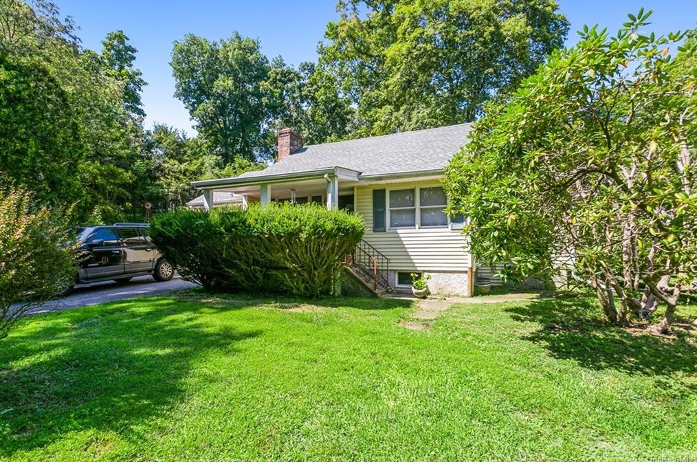 10 Juniper Dr, Mahopac, NY 10541
