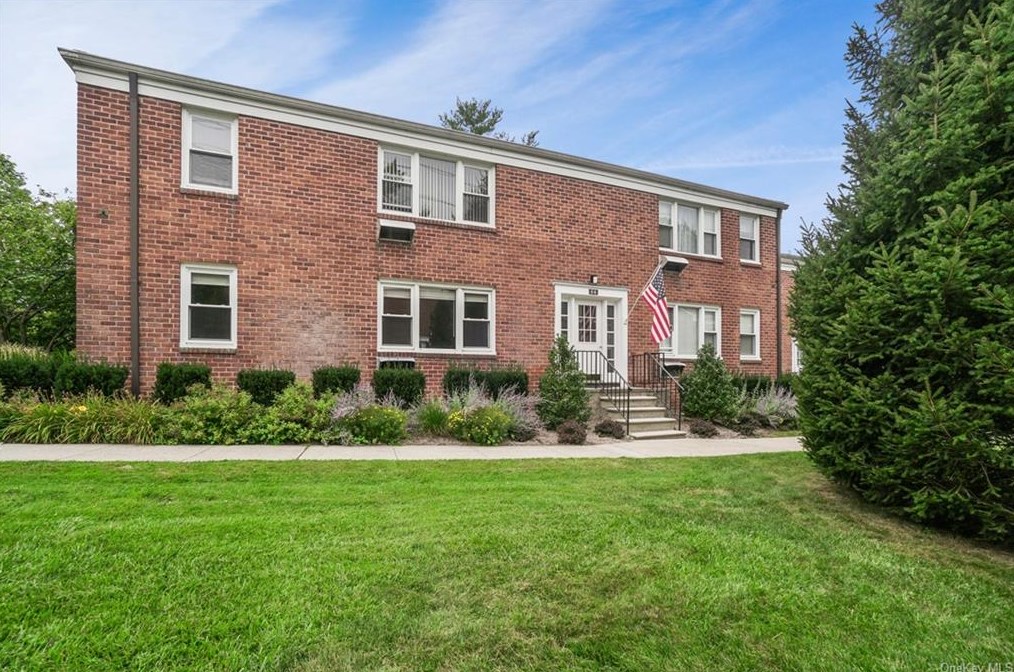 66 Manville Rd #1, Pleasantville, NY 10570