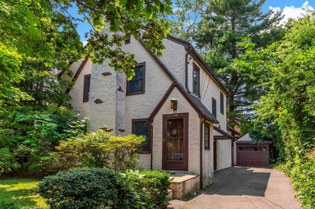 145 Lyons Rd, Scarsdale, NY 10583