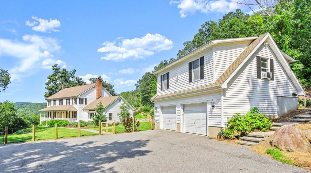 499 E Branch Rd, Patterson, NY 12563