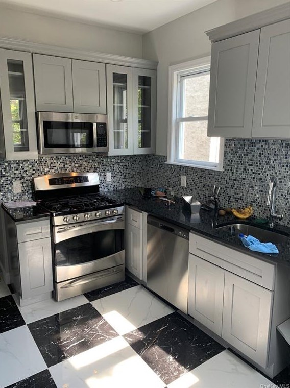 140 S 10th Ave, Mount Vernon, NY 10550