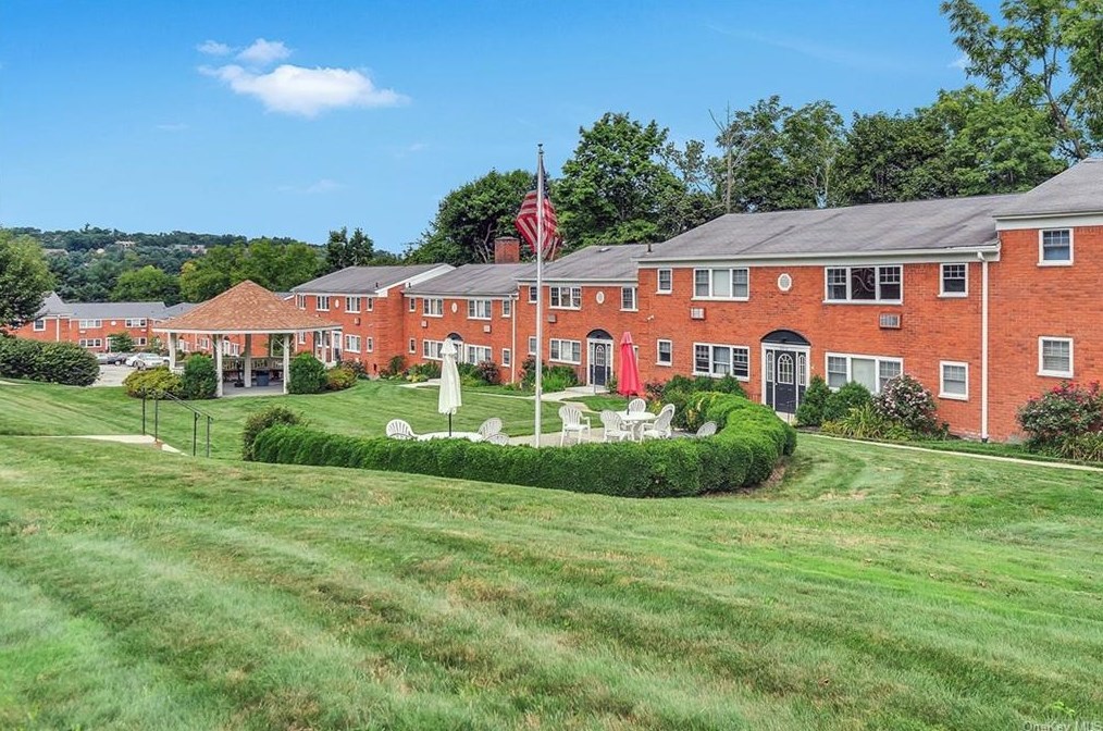 1879 Crompond Rd, Peekskill NY  10566-4115 exterior