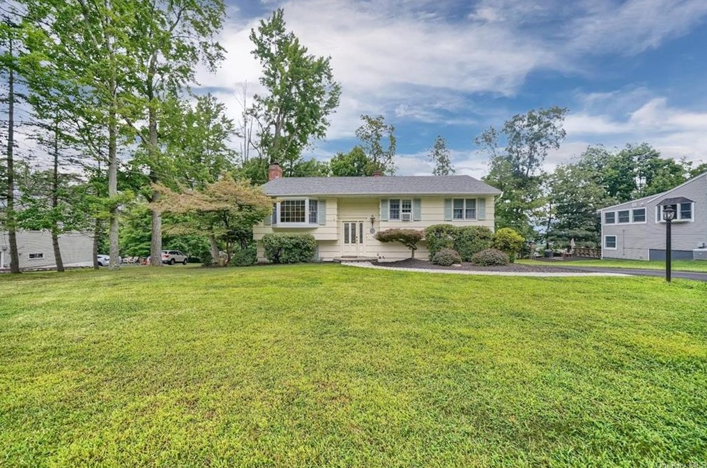41 High Ridge Rd, Monroe, NY 10950-3003