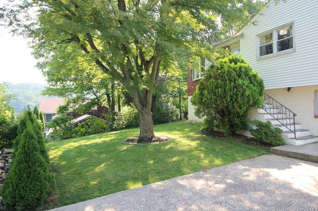 27 Valley View Dr, Yonkers, NY 10710-3416