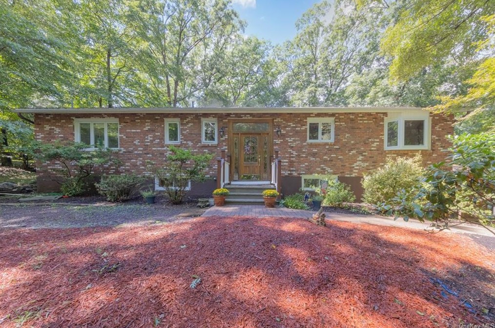 81 Wilder Rd, Airmont, NY 10901
