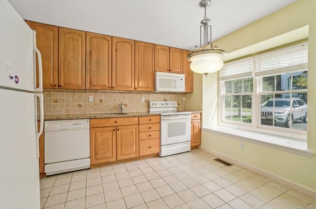 161 Jay Ct, Cross River, NY 10518-1302