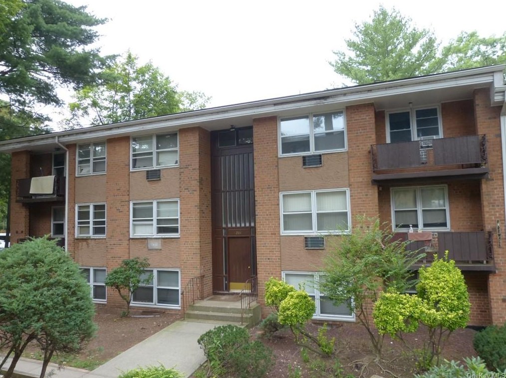 201 Kearsing Pkwy #d, Chestnut Ridge, NY