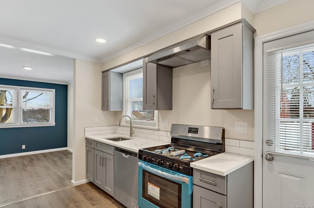 170 Heights Dr, Yonkers NY  10710-2432 exterior