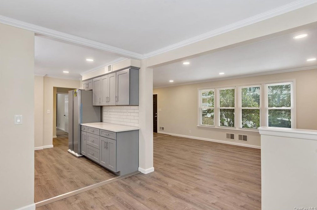 170 Heights Dr, Yonkers NY  10710-2432 exterior