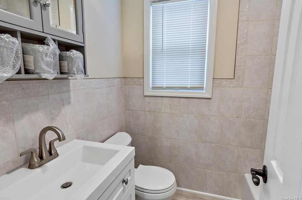 170 Heights Dr, Yonkers NY  10710-2432 exterior