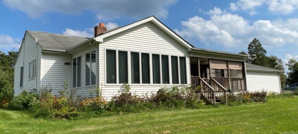 585 Lakeside Rd, Newburgh, NY 12550-8966