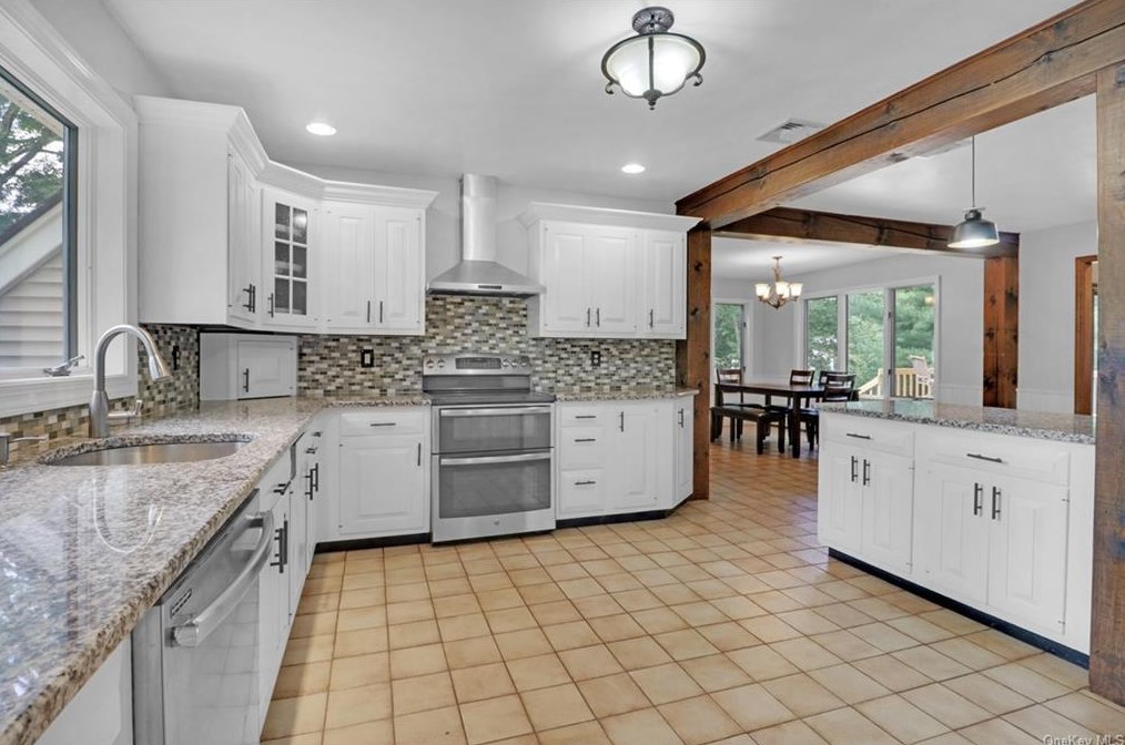 60 Innsbruck Blvd, East Fishkill, NY 12533-8317