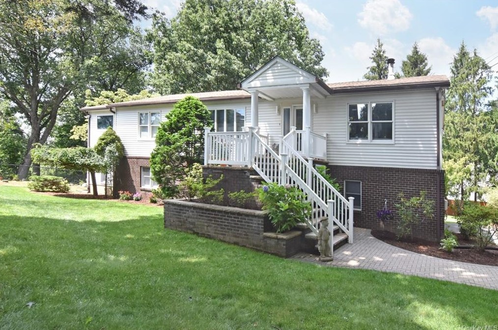 250 Forest Blvd, Ardsley, NY 10502-1006