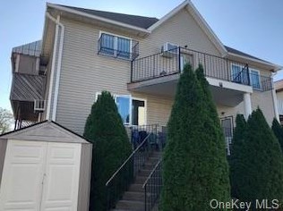 17 Bush Ln, Chestnut Ridge, NY 10977-7500