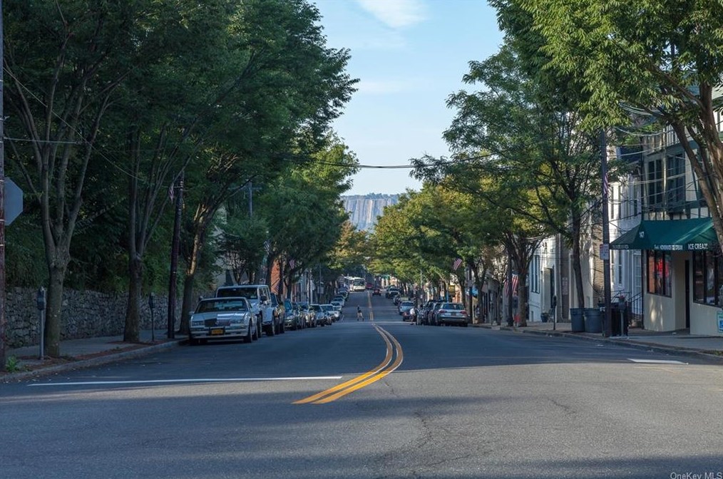 16 Broadway, Dobbs Ferry NY 10522-2852 exterior