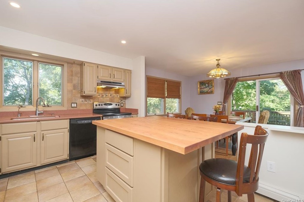 1634 Prospect Ter, Peekskill NY 10566-4833 exterior