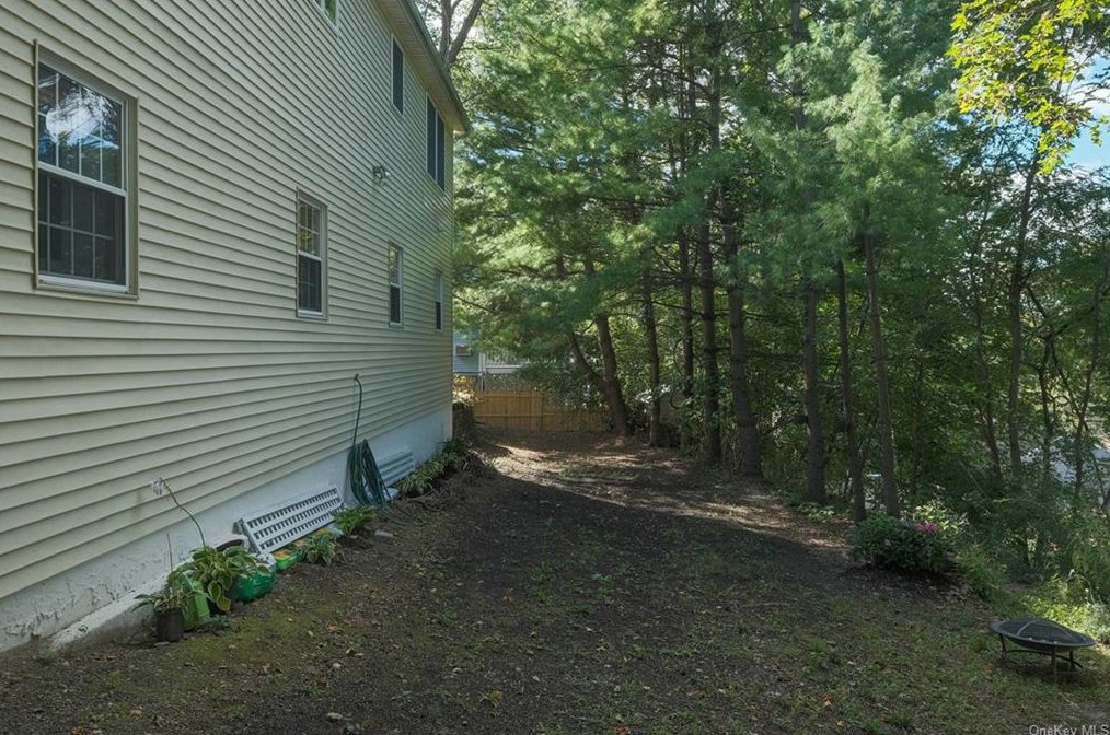 1634 Prospect Ter, Peekskill NY 10566-4833 exterior