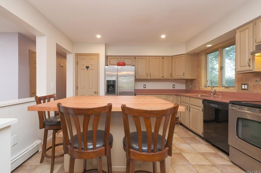 1634 Prospect Ter, Peekskill NY 10566-4833 exterior