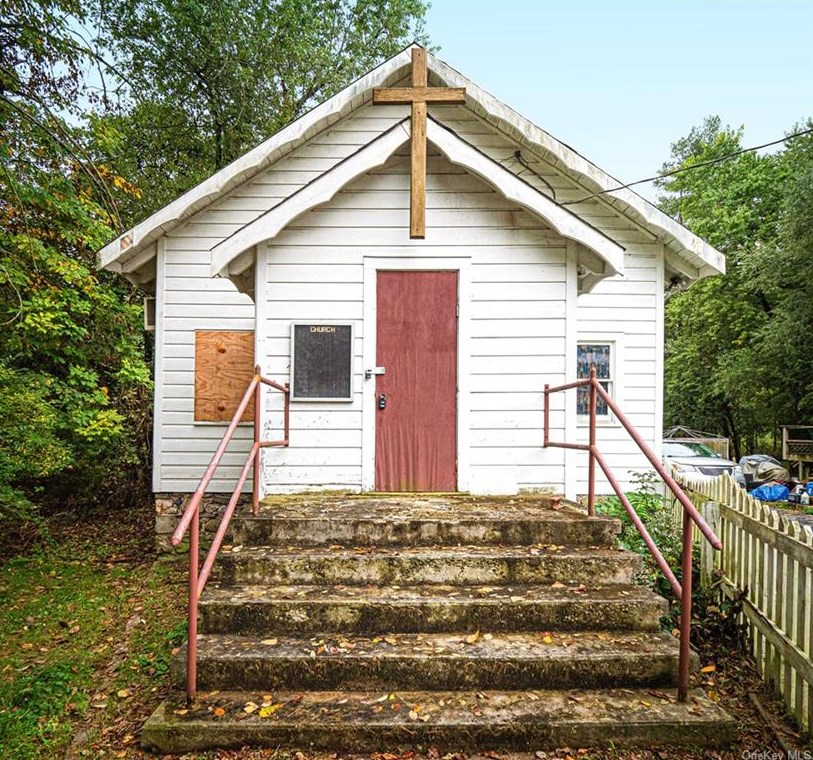 44 Clark St, Monroe, NY 10950-3528