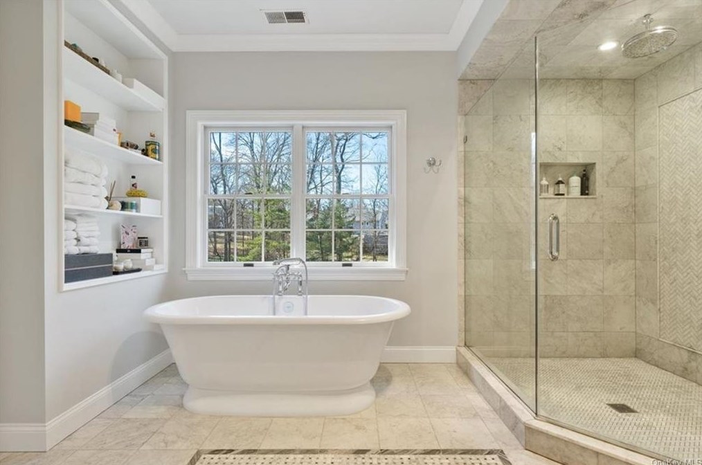 5 Valley Pl, Harrison NY  10528-1205 exterior