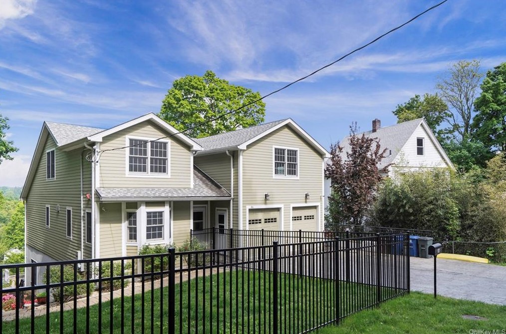 86 High St, Yonkers, NY 10706-3300