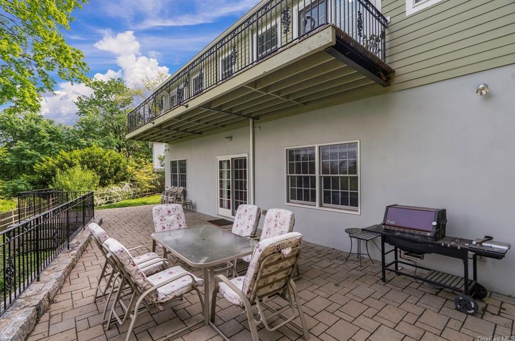 86 High St, Yonkers NY 10706-3934 exterior